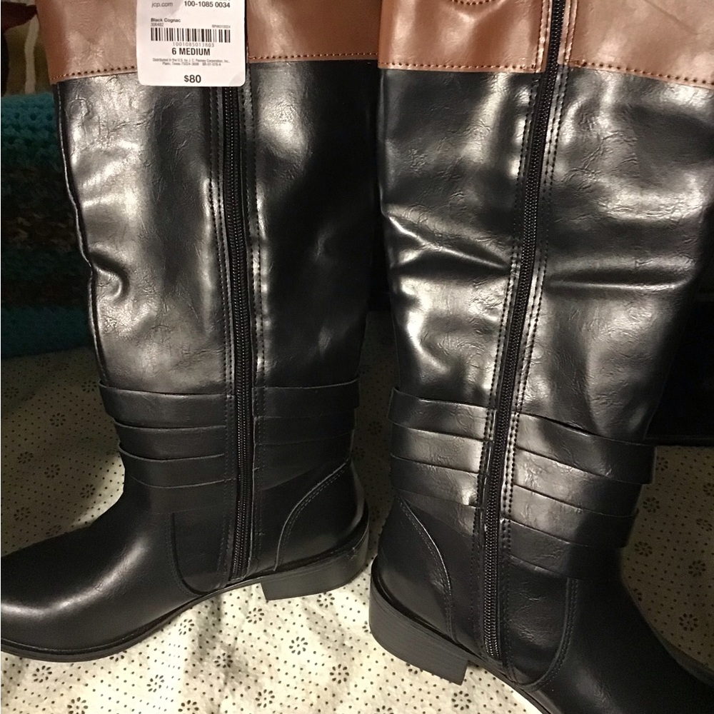 Women’s St John’s Bay knee high dress boots. Size 6 M